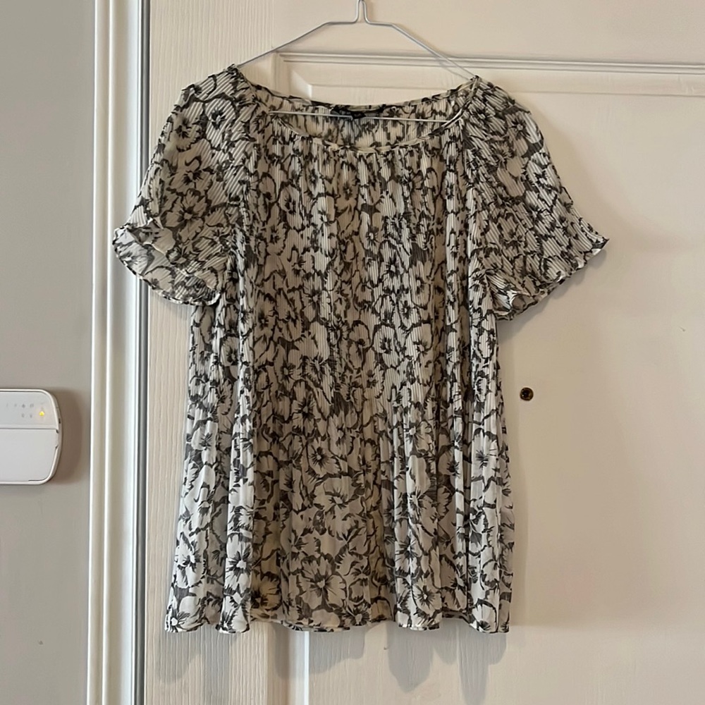 Banana republic short sleeve flowy blouse (small)